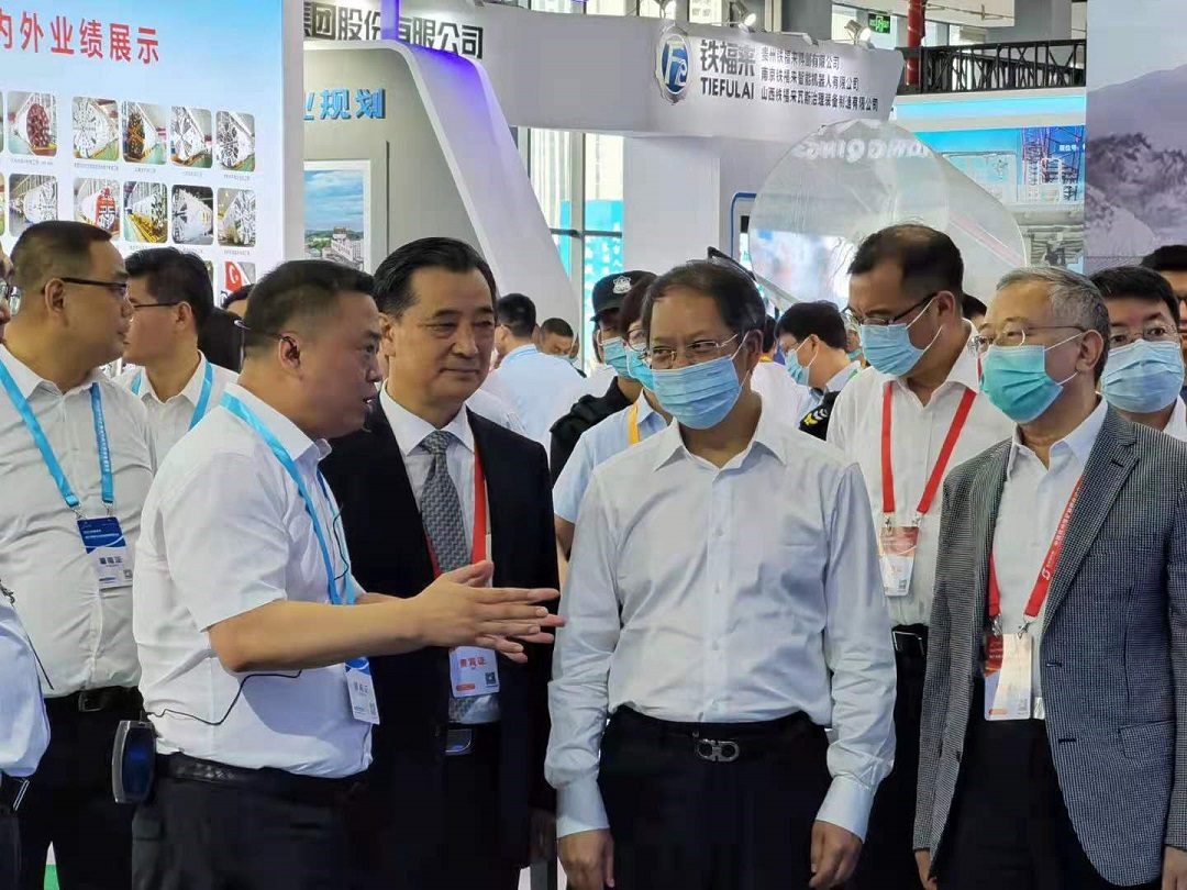 公司領(lǐng)導(dǎo)向副省長陶長海一行匯報.jpg 公司領(lǐng)導(dǎo)向副省長陶長海一行匯報.jpg