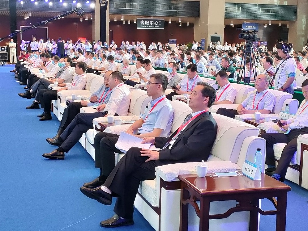 與會領(lǐng)導(dǎo)參加開幕式.jpg 與會領(lǐng)導(dǎo)參加開幕式.jpg